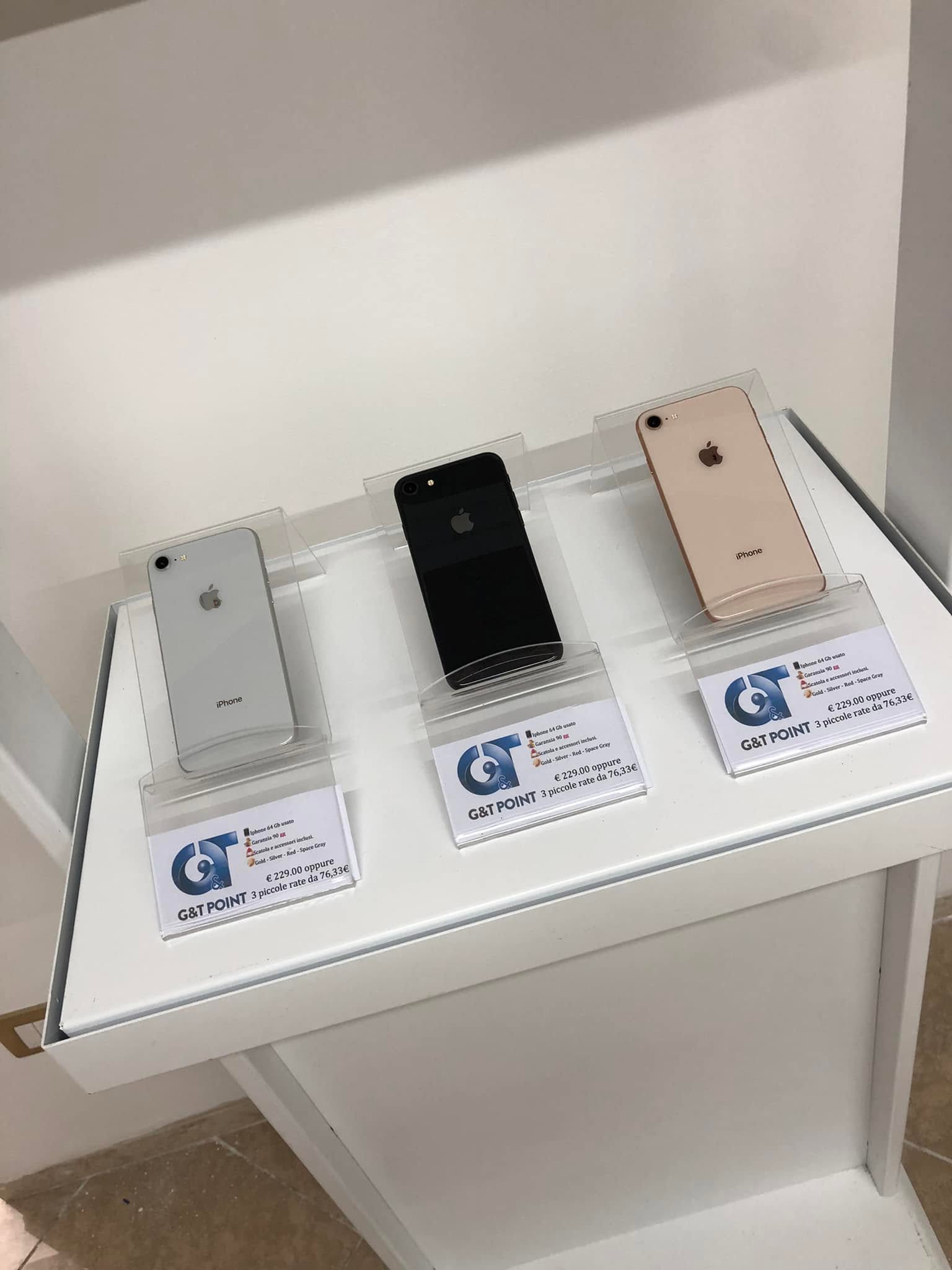iPhone in esposizione